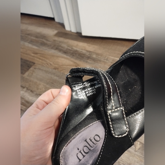 Rialto Women's Velcro Shoes - Picture 3 of 7